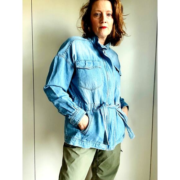 GAP Denim Utlity Jacket Size medium Jean jackets Tailored pockets Light wash - Picture 1 of 10
